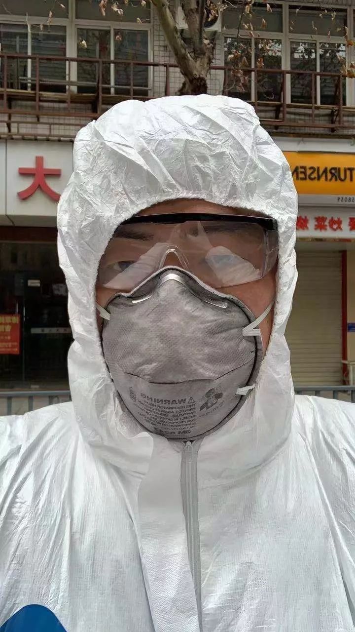 武汉80后快递小哥：我没有任何资源 但一呼百应