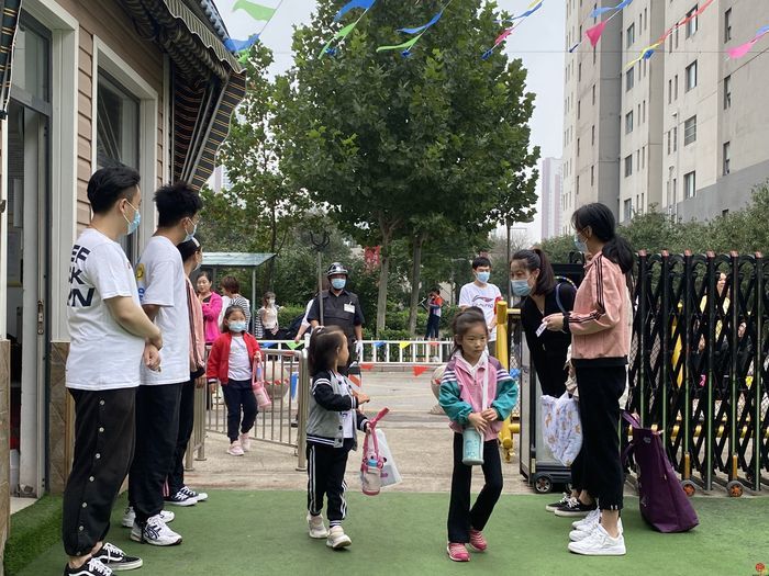 浠庘€滄柊鈥濆紑濮嬶紝鐢ㄢ€滃績鈥濇姢鑸€斺€旀祹鍗楀競妲愯崼鍖哄ぇ閲戝辜鏁欓泦鍥㈠ぇ閲戞柊鑻戝洯涓捐寮€瀛︿华寮? height=