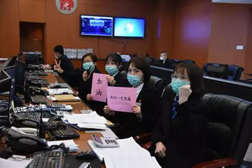 护送你的返程，他们准备好了