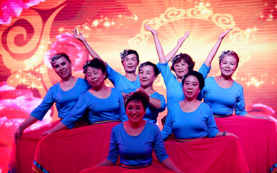 百名青年记者走基层丨西市场街道举办庆祝北大片区回迁两周年暨喜迎新中国成立70周年社区喜乐会