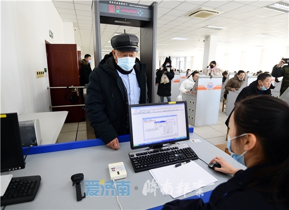 年龄83、 用时40分钟、得分95，山东省年龄最大驾考生顺利通过科目一测试 考驾照后最大愿望是“自驾游全国”