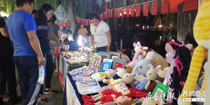 十一假期的济南百花洲很有逛头，好看的，好玩的，全都有