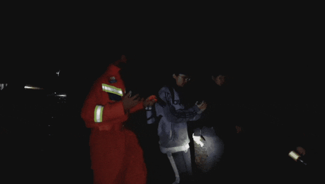 5名学生私自进入玉龙雪山被困，消防3小时安全救出