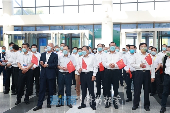 首届中国国际文化旅游博览会开展 孙立成于杰孙述涛参观展区