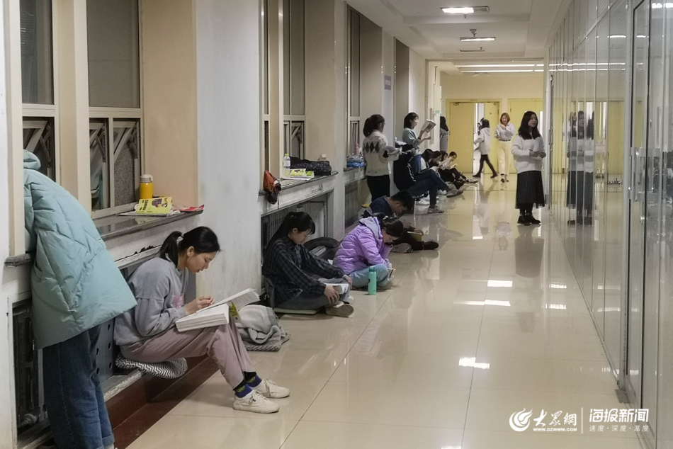 挑灯夜读！山东一高校学生备战国考、研究生考试