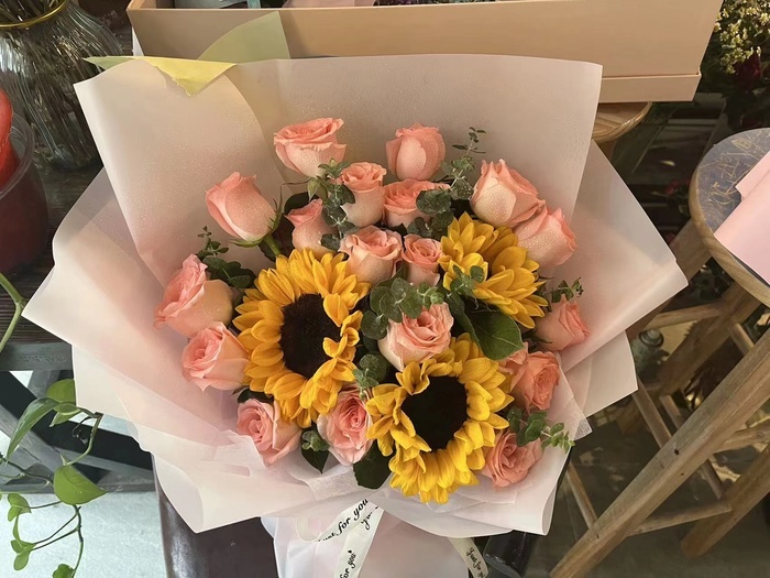 情人节临近催生鲜花经济 线上购买成主要选择方式