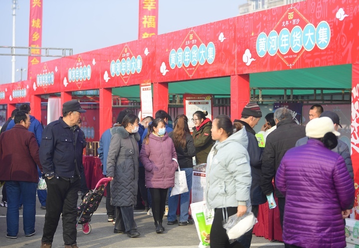 农历新年临近，年货大集开张
