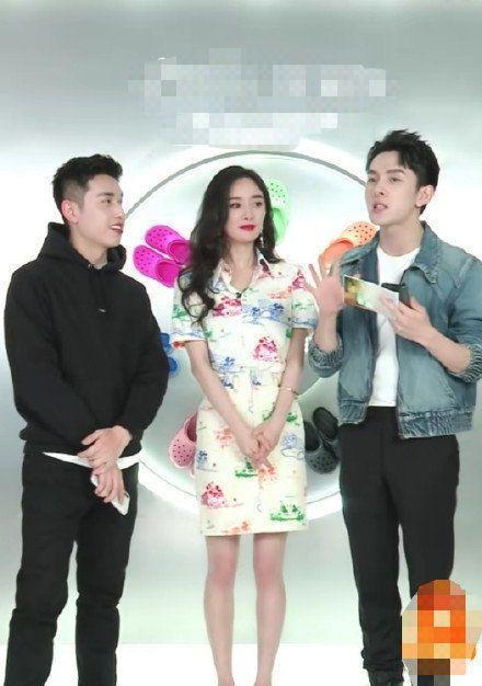 李佳琦道歉! 杨幂李佳琦直播 李佳琦紧张开黄腔怎么回事说了什么?