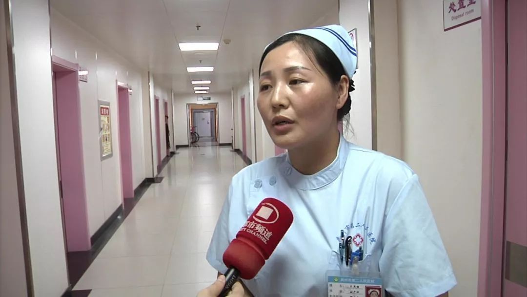 她跪地40分钟，膝盖破了都不顾，就为…这是我见过最美的伤疤！