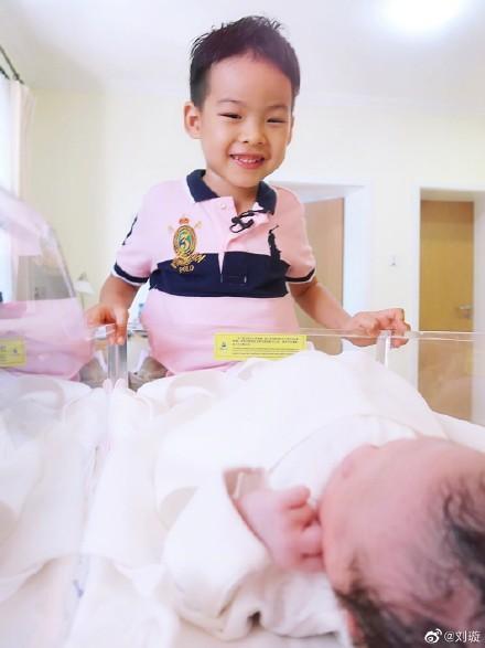 刘璇二胎得女|奥运体操冠军刘璇二胎得女，在微博晒出儿子和女儿合照