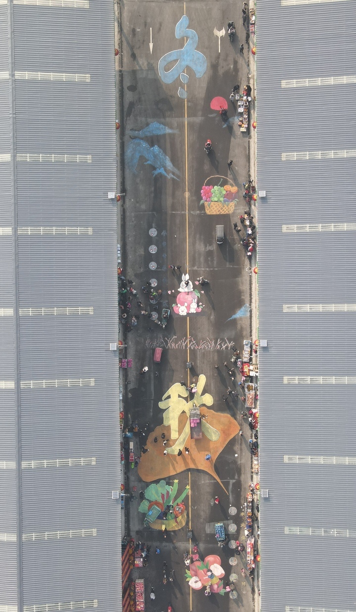 农历新年临近，年货大集开张