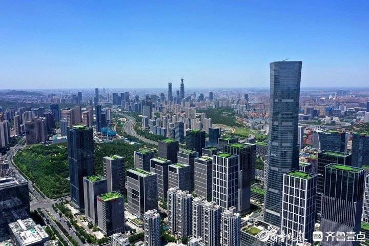 航拍济南两个“第一高”遥望，经十路沿途高层建筑如雨后春笋