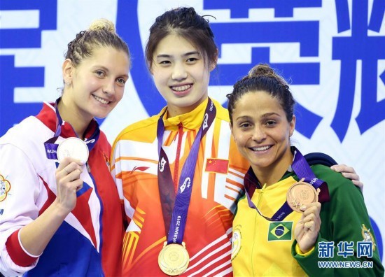 组图：军运会女子100米蝶泳 中国选手张雨霏夺冠