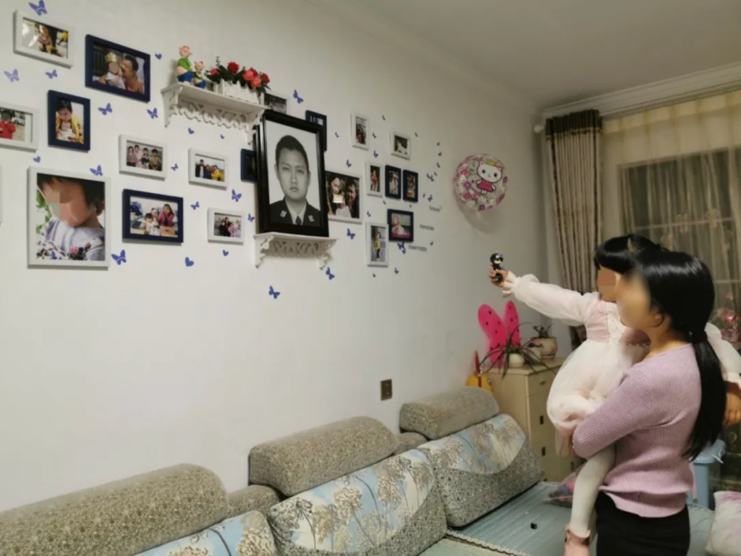 爸爸牺牲已经3个多月了，女儿还在发微信找他……