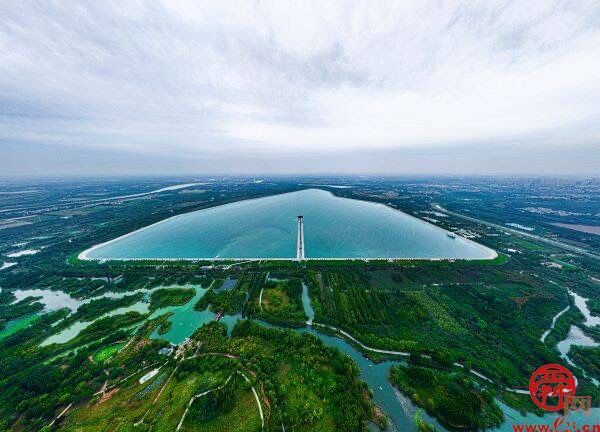 饮用水水源地达标率100%  绿化覆盖率近50%  生态槐荫谱写人与自然和谐共生现代化篇章