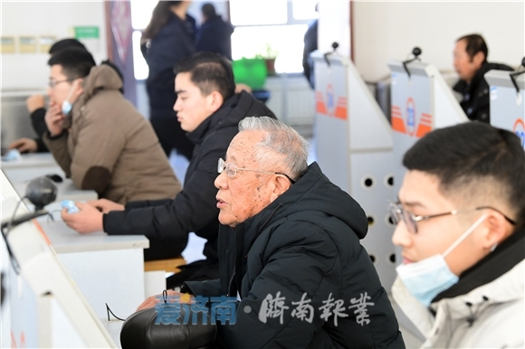 年龄83、 用时40分钟、得分95，山东省年龄最大驾考生顺利通过科目一测试 考驾照后最大愿望是“自驾游全国”