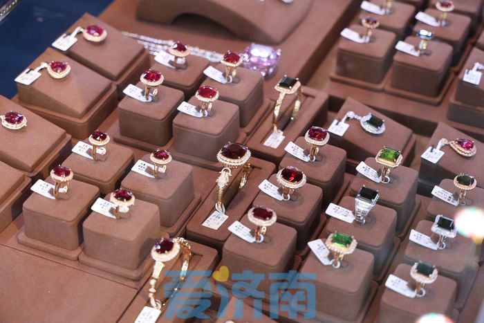 十万件珍宝齐聚济南 第三届济南国际珠宝玉石展开幕