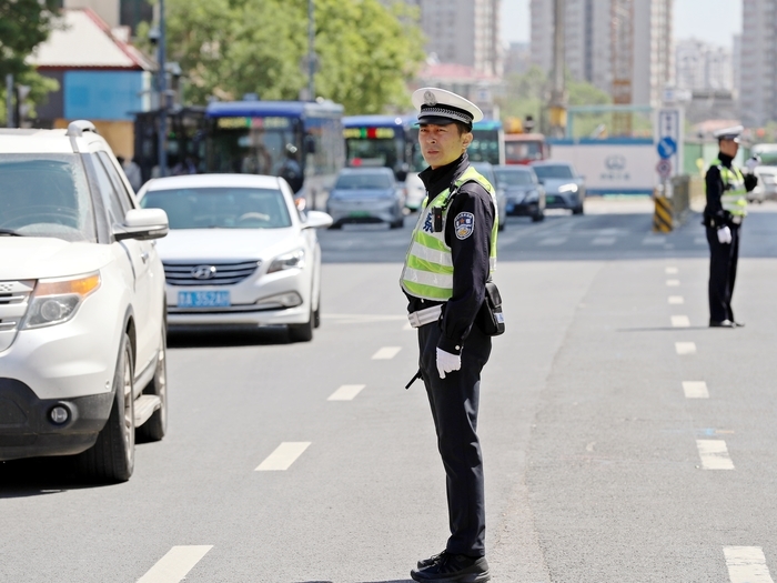 “五一”假期780万辆汽车在济南“跑” 交警全力保障安全通行