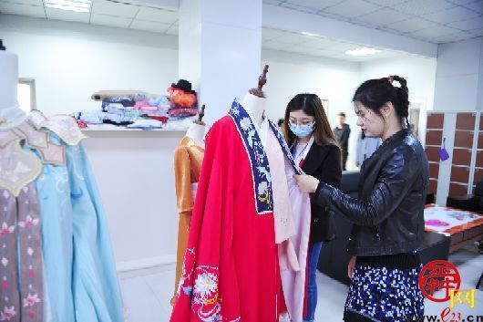 2020品味山东采访团走进曹县 揭秘淘宝镇致富密码探索银香伟业绿色循环模式