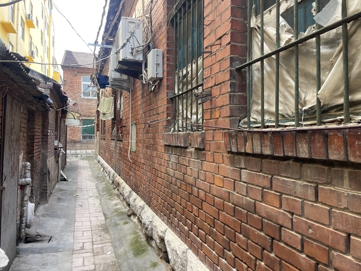 探访苗海南旧宅：建筑至今保留完好，还有部分原厂工人在此居住