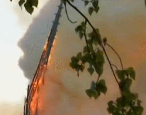 火势凶猛！巴黎圣母院大火 塔尖坍塌照曝光 法国总统表态