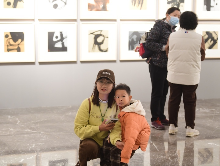 “韩美林艺术展”即将落幕，周末又迎观展高峰