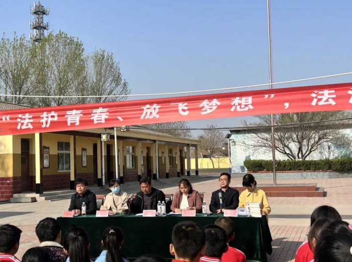 章丘区宁家埠学区中心小学法治宣讲进校园