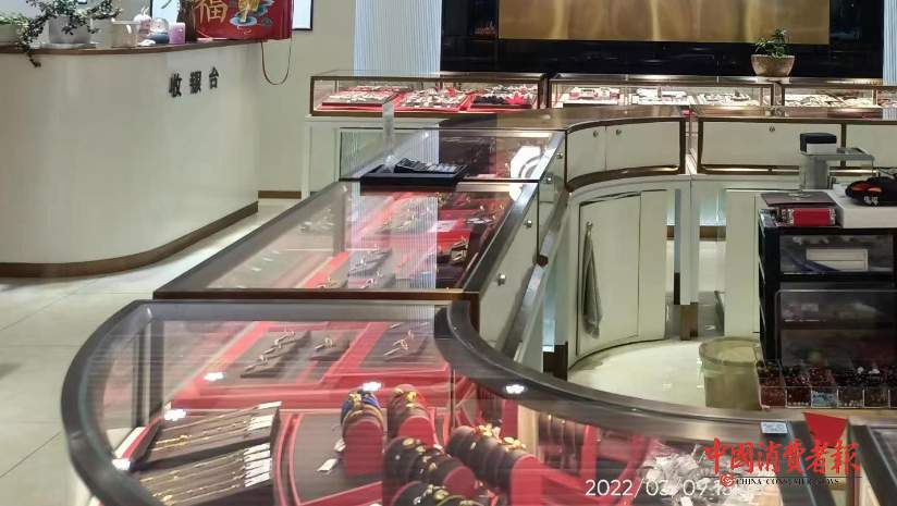 珠宝店买到假“阿玛尼”，集体起诉！法院判“退一赔三”