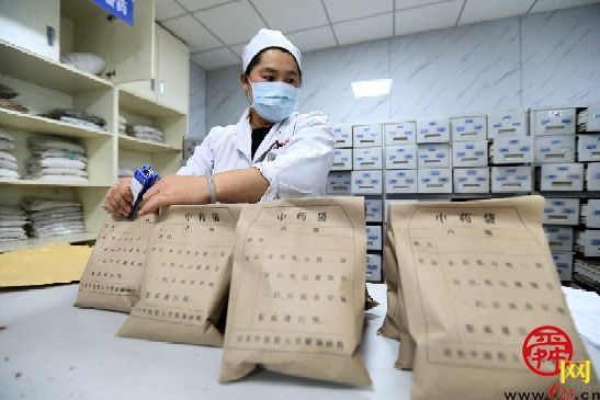 药剂师：能文能武 助人健康手有余香