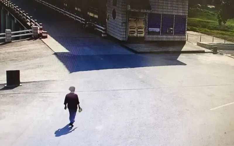 91岁老奶奶“溜”出门锻炼惊动了警察 啥情况？