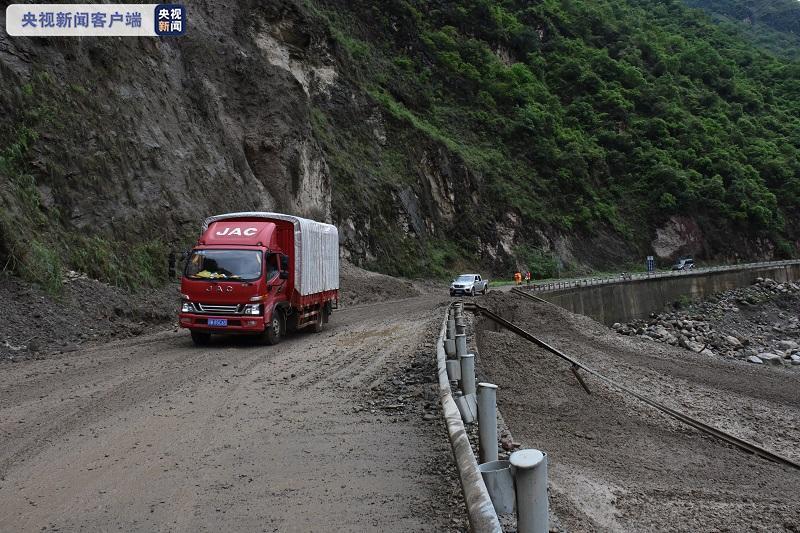 四川金阳发生泥石流至国道356线阻断目前已抢通