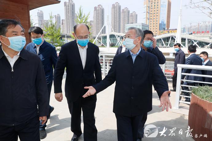 刘家义在小清河济南段调研