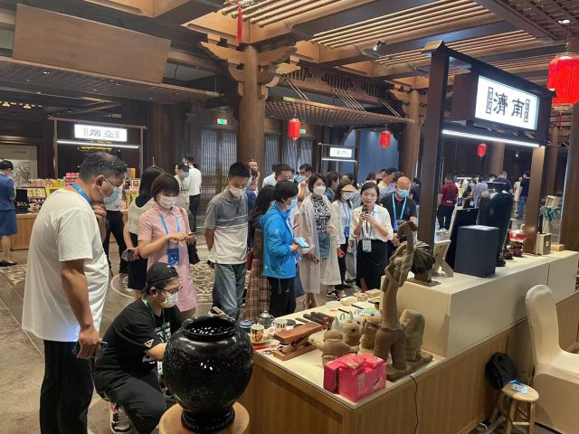 匠心好物荟萃，尽显泉韵文脉风采 济南文创旅游商品惊艳亮相省旅发大会