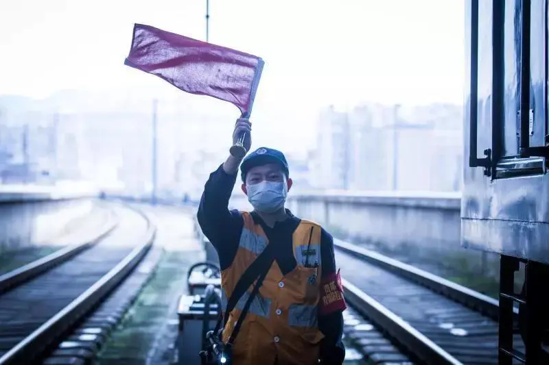 东南西北中，青年在行动丨战“疫”中的铁路人