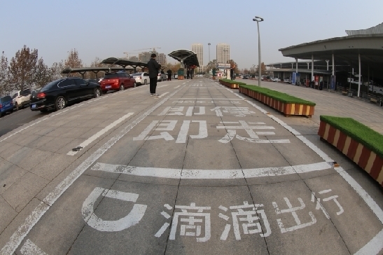 火车汽车无缝对接，网约车专属通道及停车区启用，真正实现出站即走