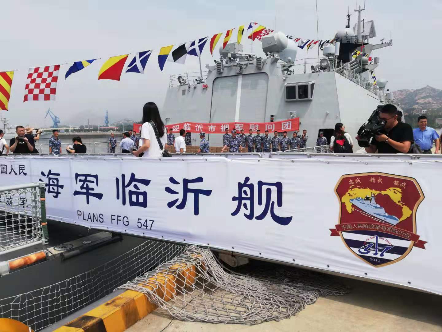 《我的家乡我的舰》揭秘临沂舰伙食啥样子？ 三荤三素 有烤肉还有大虾