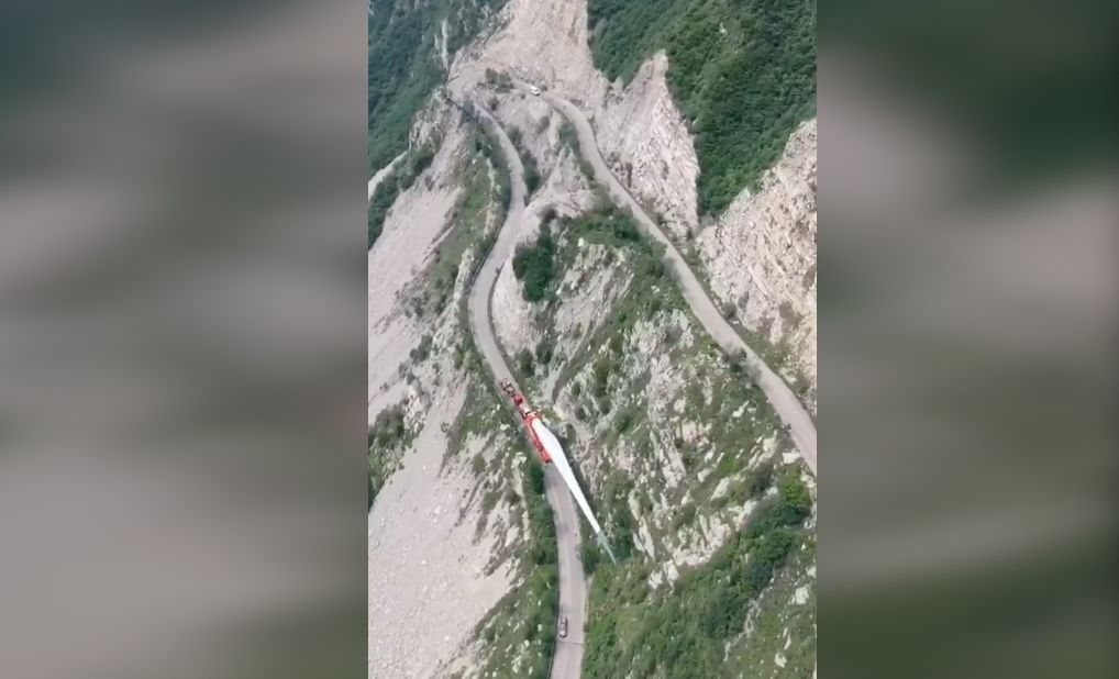 中国司机这波逆天操作火了！海外网友表示：服气服气真服气