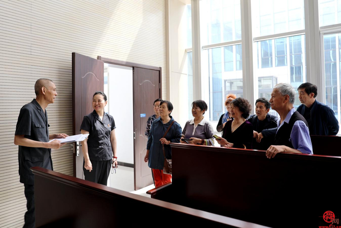 济南西客站法庭绘就京沪高铁新“枫”景“