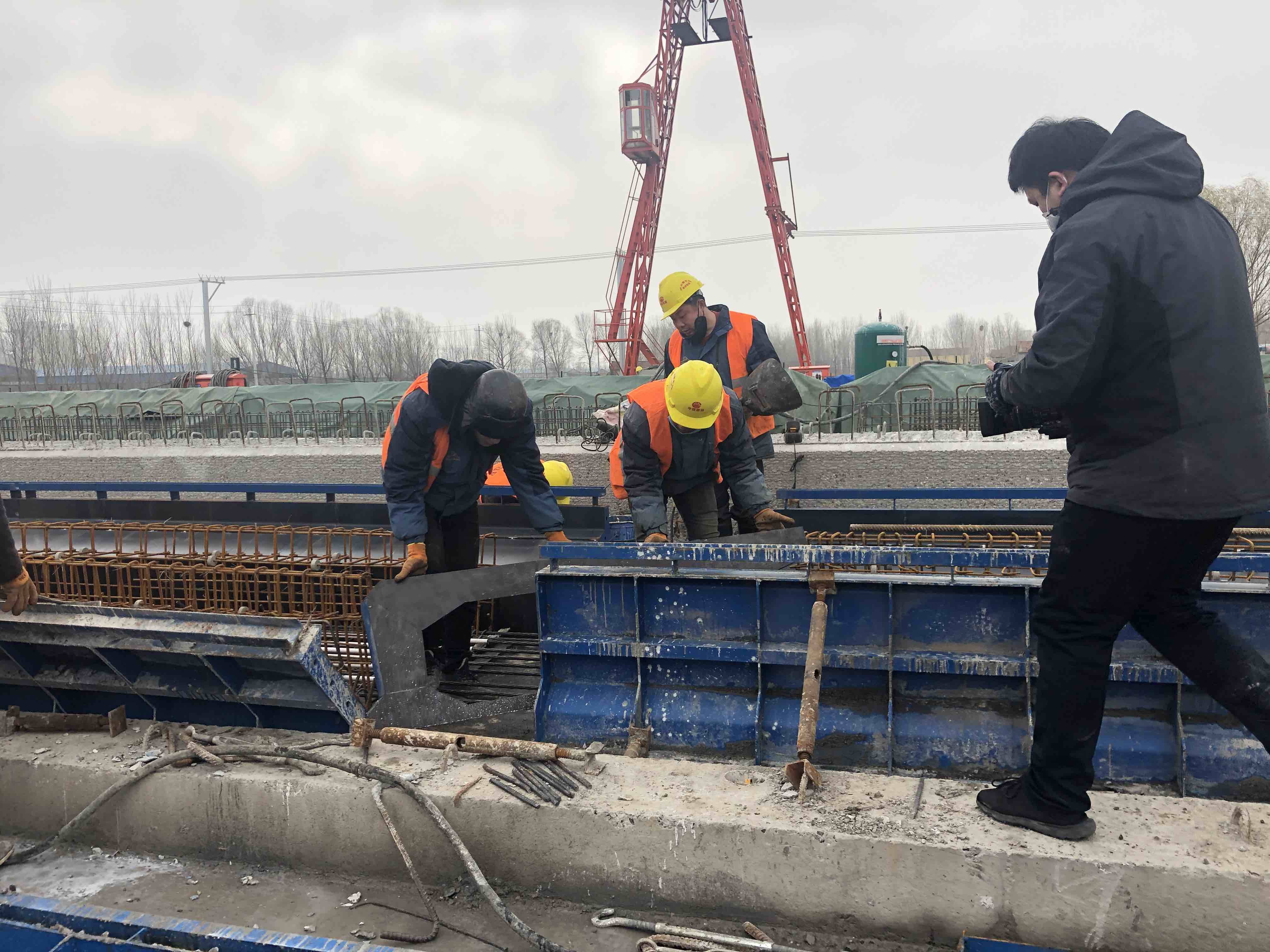 京台高速齐河北枢纽立交即将封闭施工36小时 194名工人返岗复工