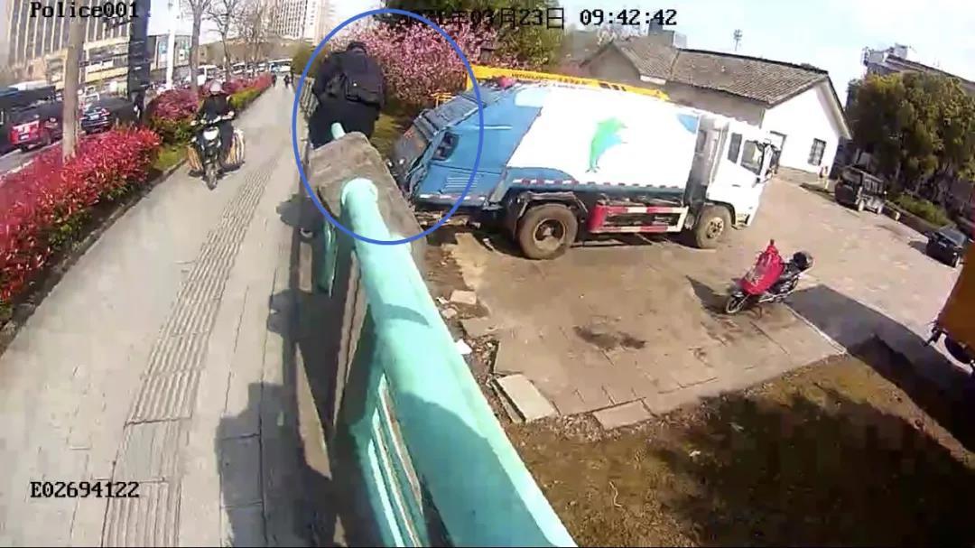 不止一次想过自杀！20岁女孩跳河轻生：父母离异 一人养活三个弟弟妹妹