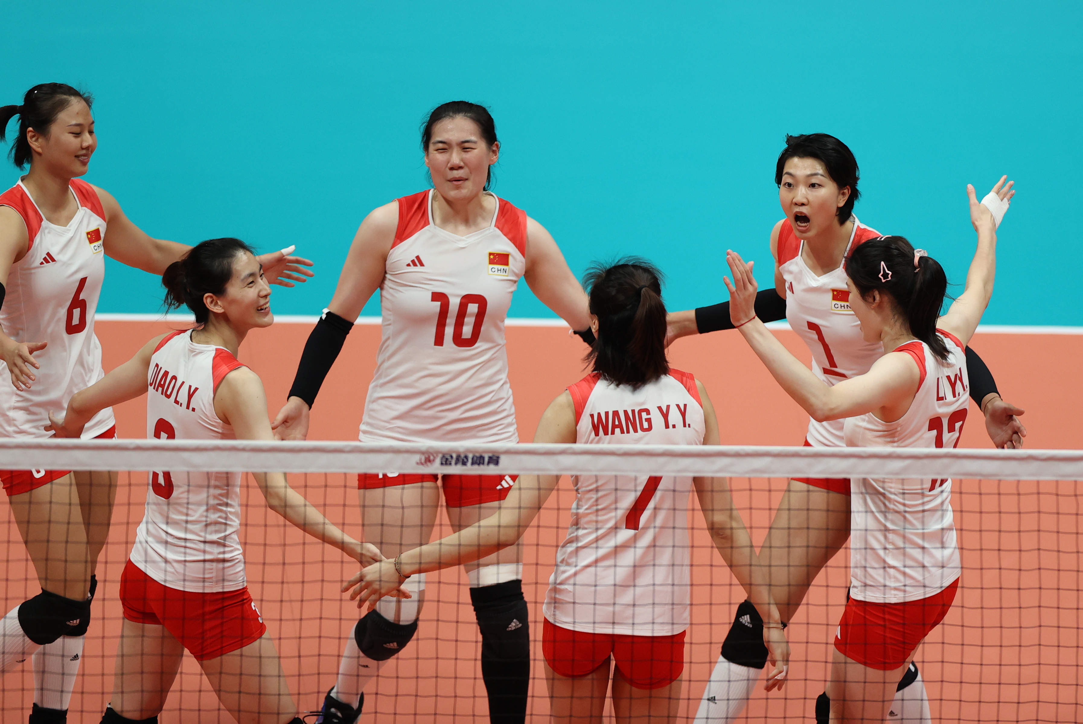 济南第9金！济南姑娘王梦洁随中国女排击败日本队夺得亚运会冠军