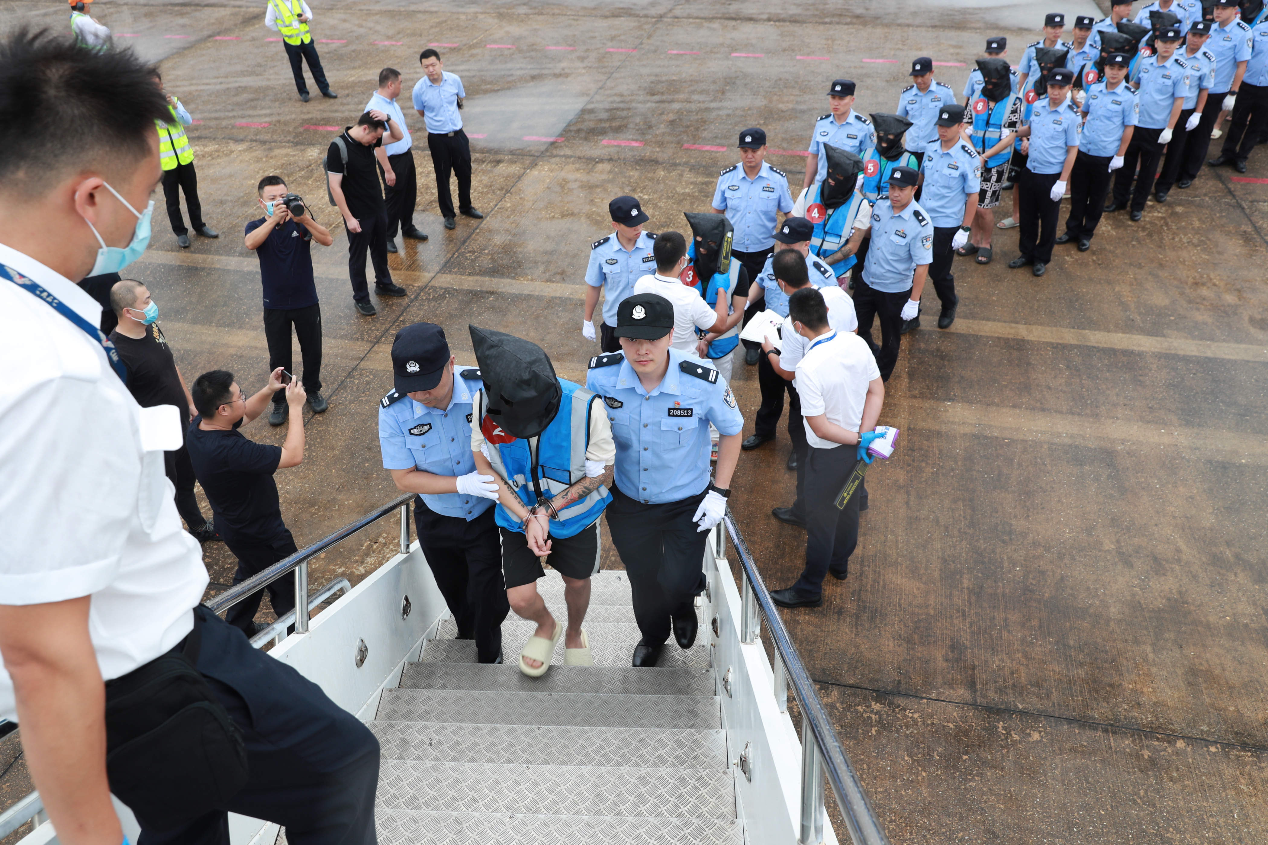 179名电诈嫌疑人从老挝押解回国！