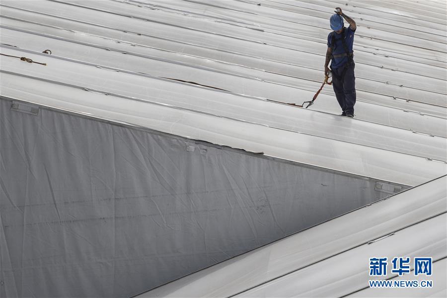 巴西圣保罗：建设方舱医院