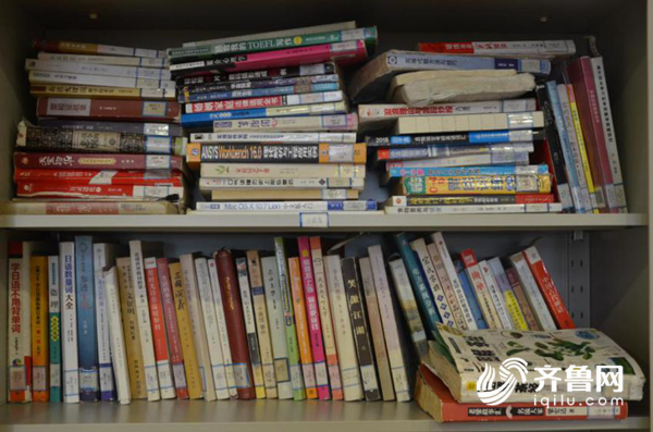 山东省图去年近百本书籍受损无法上架，有读者通过自助借还钻空子