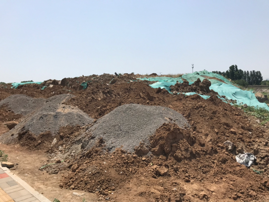 【啄木鸟在行动】奥体中路与张马屯街交叉口以东路北 大面积裸土未覆盖