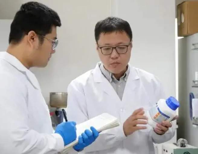 我国首只全流程国产化培育的克隆猫在青岛诞生