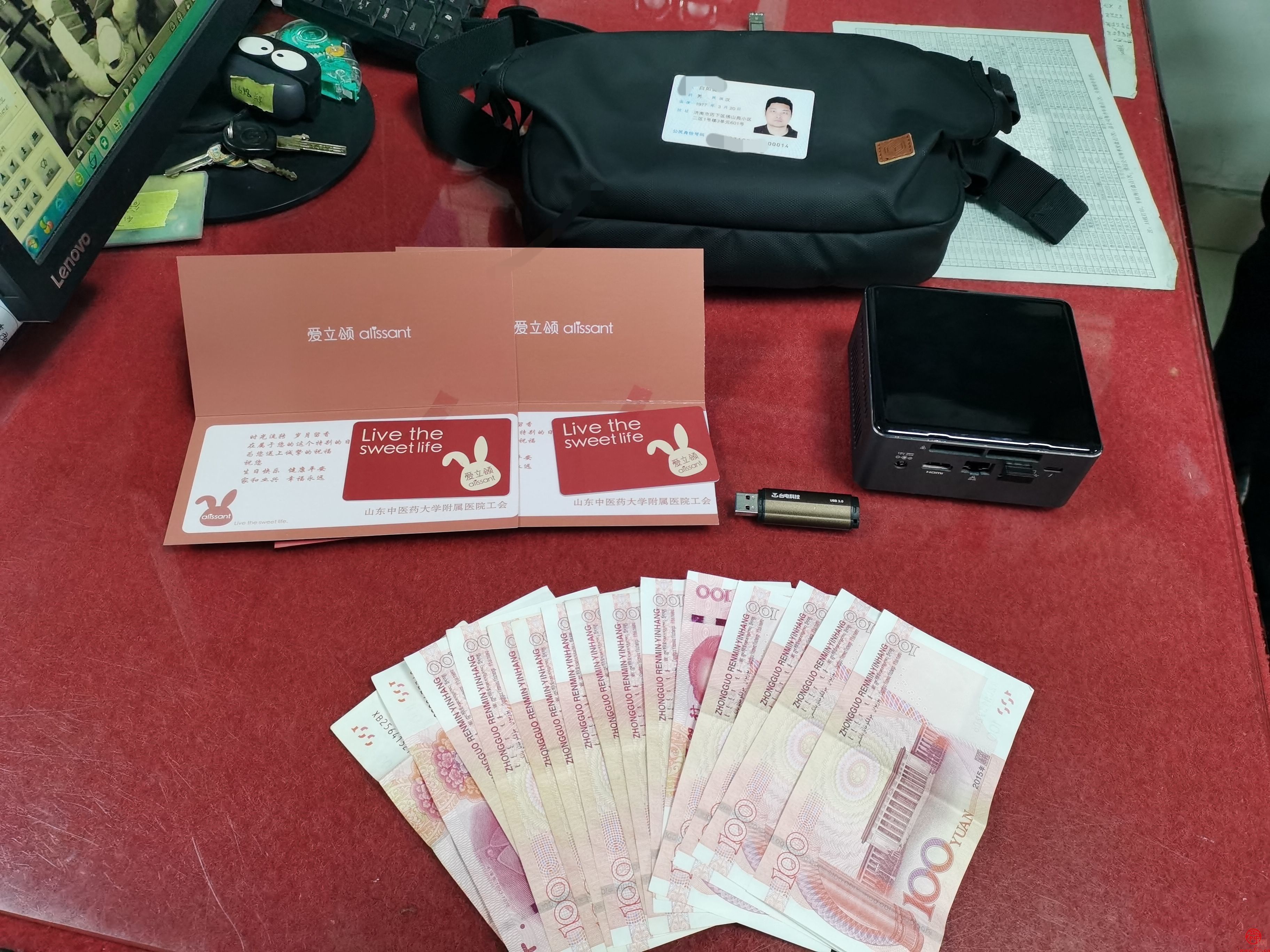 乘客包里装了不少贵重物品 幸亏被济南公交司机发现