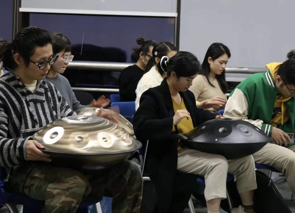 夜校成为年轻人的“市内桃源”，记者也去听了几门课