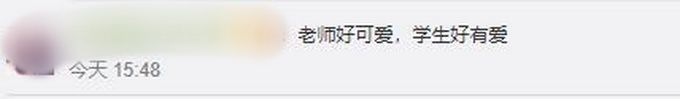 两男生吵架被老师罚牵手，对视瞬间扑哧笑出声，网友：强扭的瓜变甜了