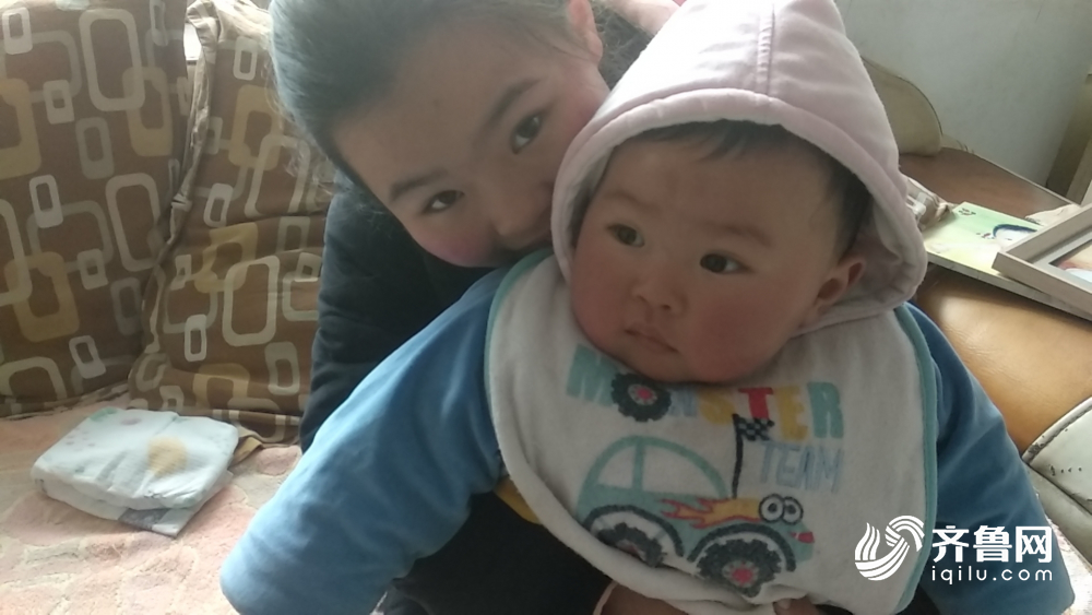 新闻特写｜“疫”线生产工人：医生护士守护生命，我们守护他们